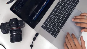 تولید محتوا با لپتاپ